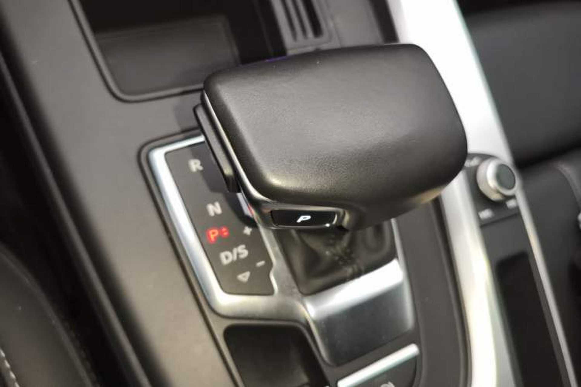 Used Audi A4L 2022 40 TFSI Fashion Dynamic Model Gear Lever
