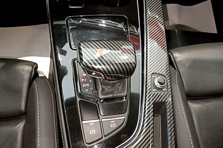 Used Audi A4L 2022 40 TFSI Luxury Dynamic Model Gear Lever