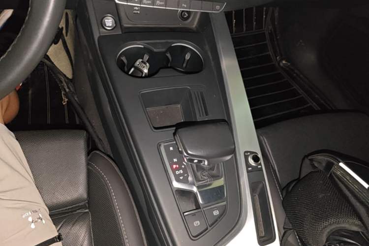 Used Audi A4L 2022 40 TFSI Fashion Dynamic Model Gear Lever