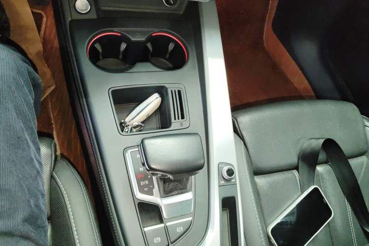 Used Audi A4L 2022 40 TFSI Luxury Dynamic Model Gear Lever