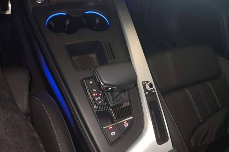 Used Audi A4L 2022 40 TFSI Luxury Dynamic Model Gear Lever