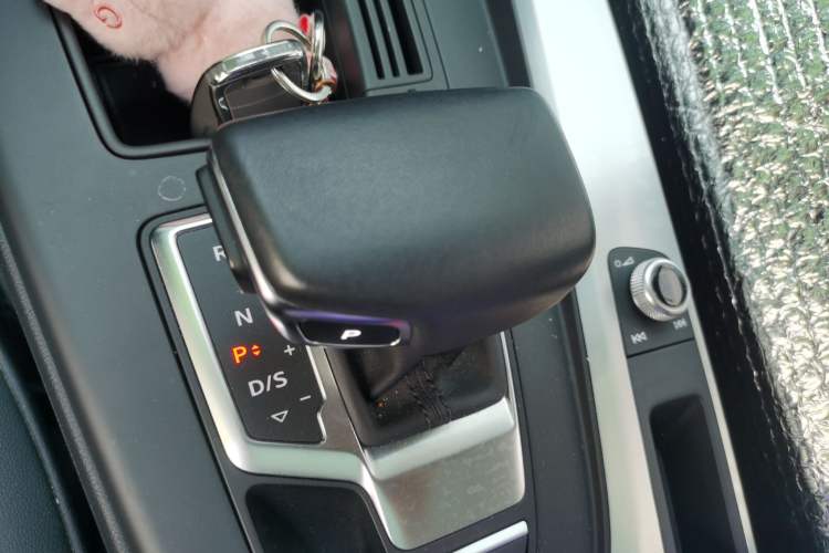 Used Audi A4L 2022 40 TFSI Fashion Dynamic Model Gear Lever