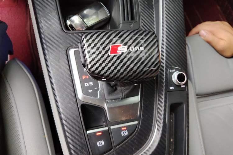 Used Audi A4L 2022 40 TFSI Luxury Dynamic Model Gear Lever