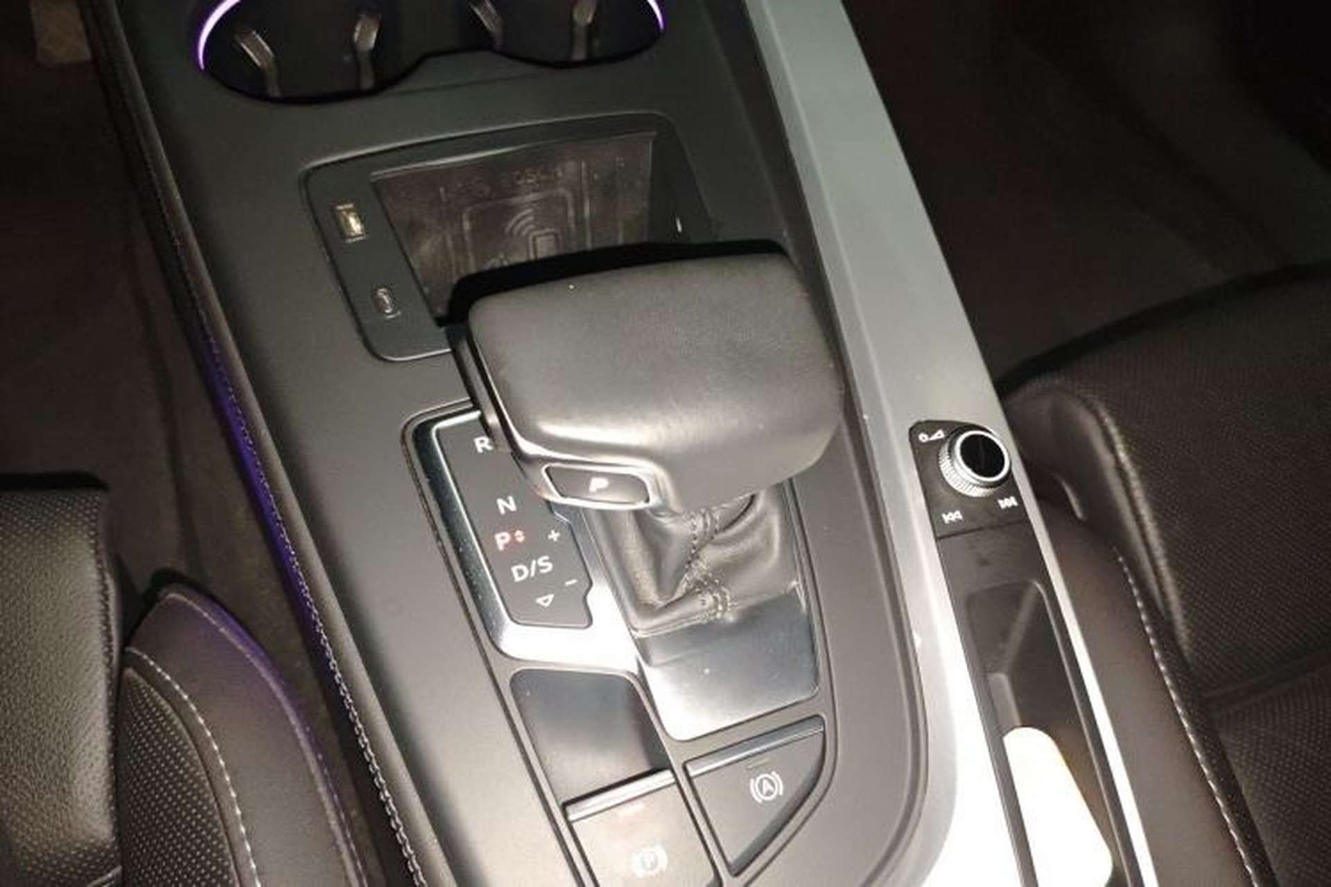 Used Audi A4L 2022 40 TFSI Luxury Dynamic Model Gear Lever