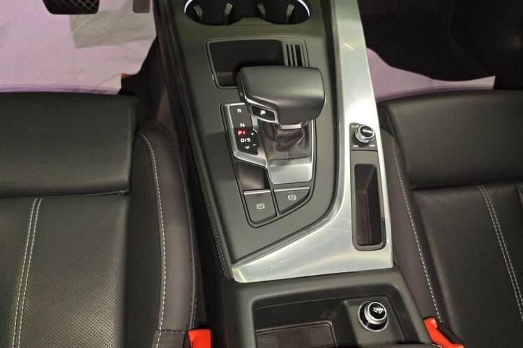 Used Audi A4L 2022 40 TFSI Luxury Dynamic Model Gear Lever