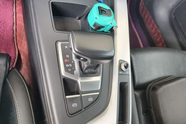 Used Audi A4L 2022 40 TFSI Fashion Dynamic Model Gear Lever