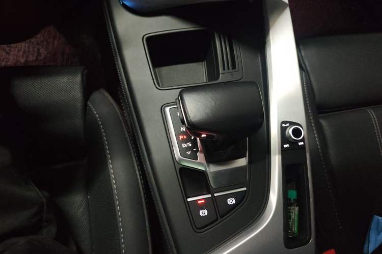 Used Audi A4L 2022 40 TFSI Luxury Dynamic Model Gear Lever