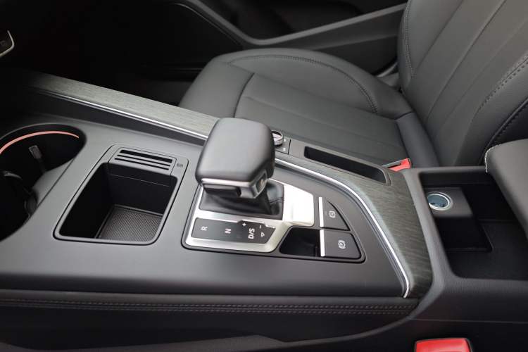 Used Audi A4L 2022 40 TFSI Stylish and Elegant Edition Gear Lever