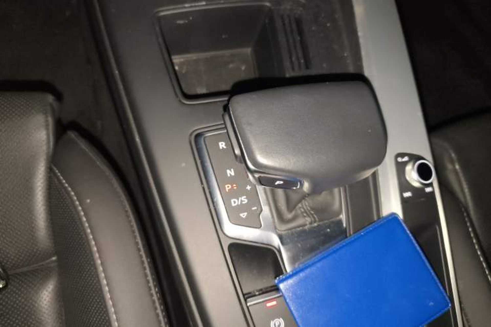 Used Audi A4L 2022 40 TFSI Fashion Dynamic Model Gear Lever