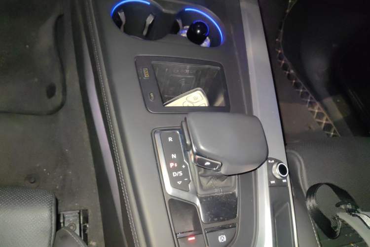 Used Audi A4L 2022 40 TFSI Luxury Dynamic Model Gear Lever
