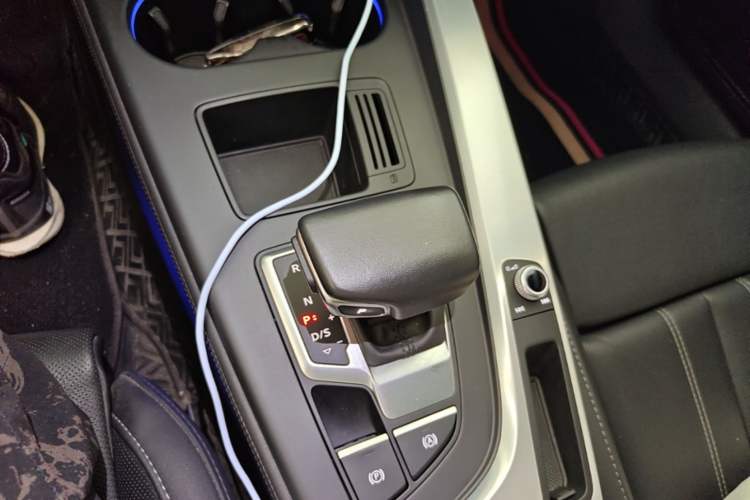Used Audi A4L 2022 40 TFSI Luxury Dynamic Model Gear Lever