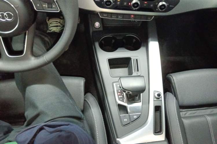 Used Audi A4L 2022 40 TFSI Fashion Dynamic Model Gear Lever