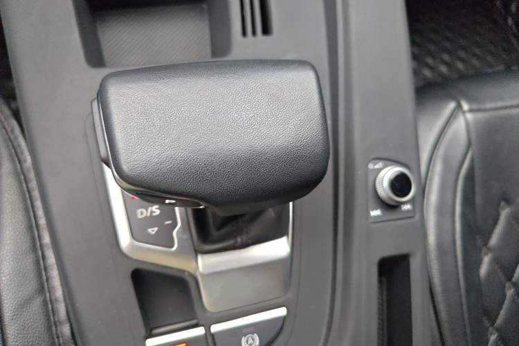 Used Audi A4L 2022 40 TFSI Fashion Dynamic Model Gear Lever