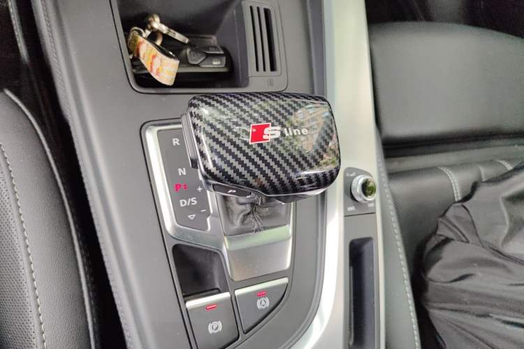 Used Audi A4L 2022 40 TFSI Luxury Dynamic Model Gear Lever