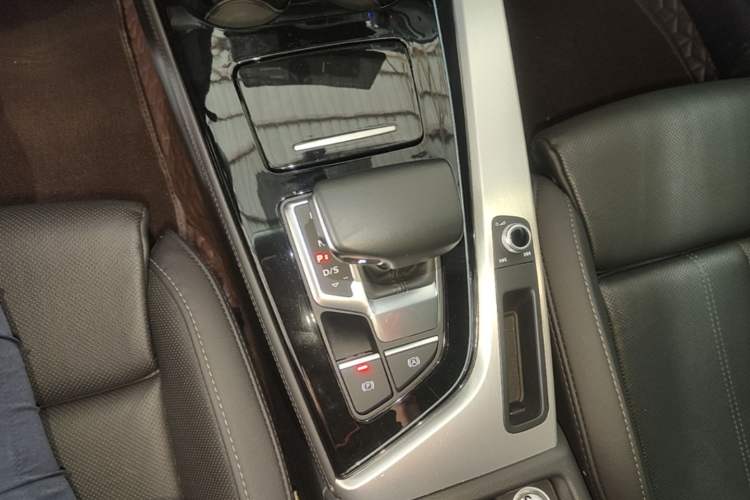Used Audi A4L 2022 40 TFSI Luxury Dynamic Model Gear Lever