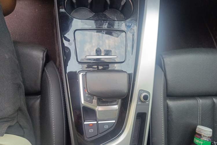 Used Audi A4L 2022 40 TFSI Luxury Dynamic Model Gear Lever