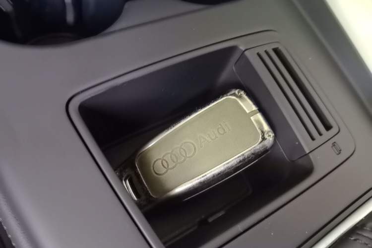 Used Audi A4L 2022 40 TFSI Luxury Dynamic Model Gear Lever
