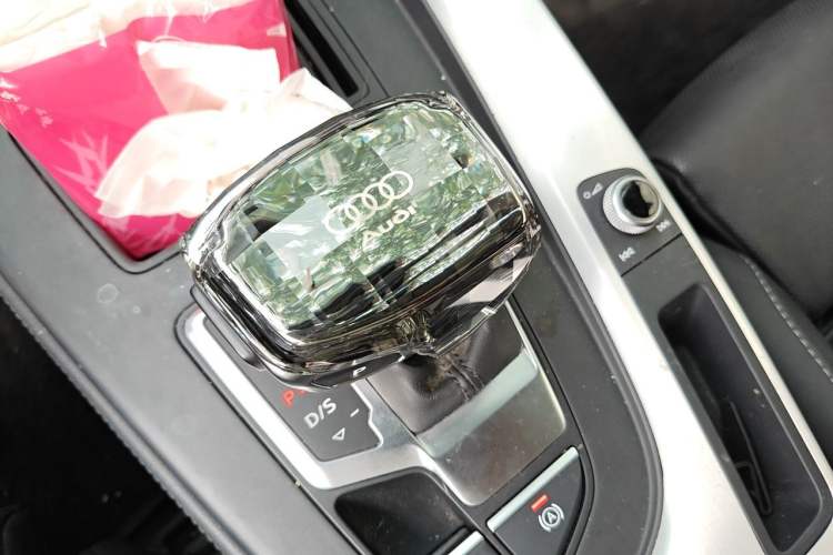 Used Audi A4L 2022 40 TFSI Luxury Dynamic Model Gear Lever