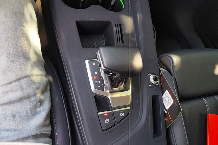 Used Audi A4L 2022 40 TFSI Fashion Dynamic Model Gear Lever