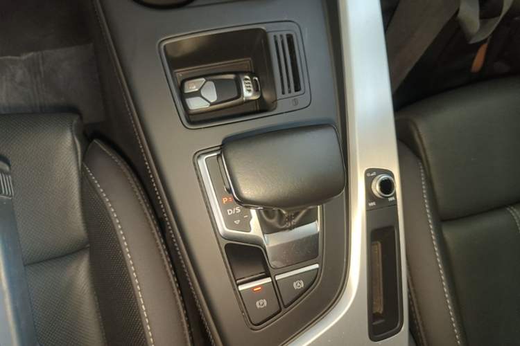 Used Audi A4L 2022 40 TFSI Fashion Dynamic Model Gear Lever