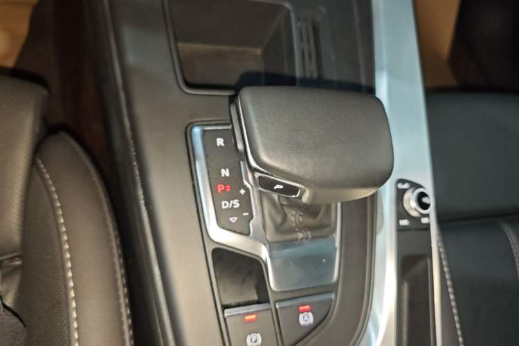 Used Audi A4L 2022 40 TFSI Fashion Dynamic Model Gear Lever