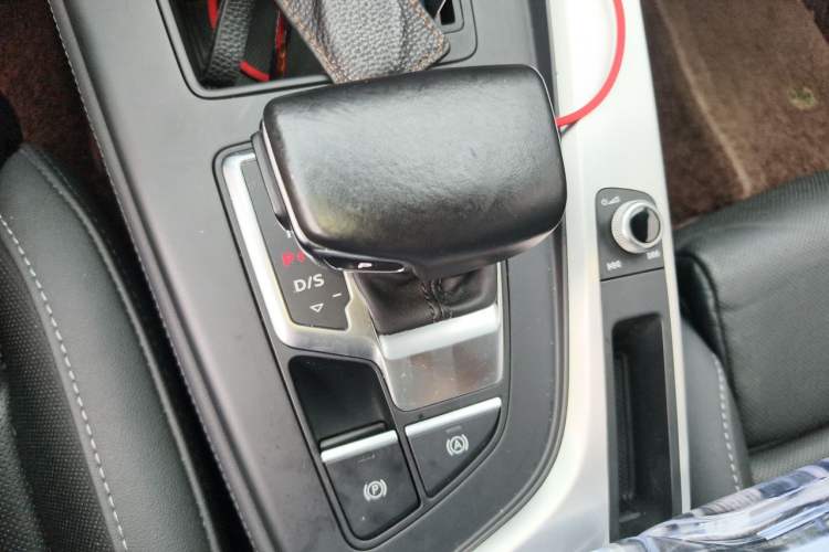 Used Audi A4L 2022 40 TFSI Luxury Dynamic Model Gear Lever