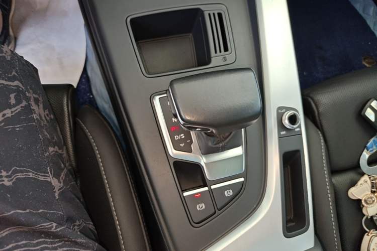 Used Audi A4L 2022 40 TFSI Fashion Dynamic Model Gear Lever
