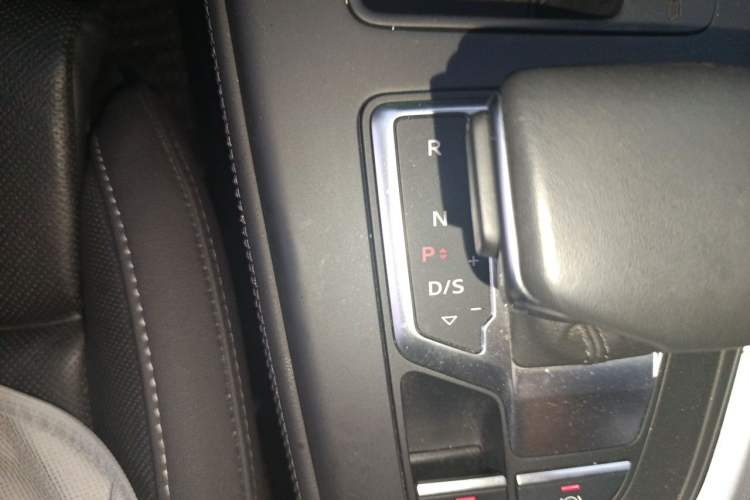 Used Audi A4L 2022 40 TFSI Luxury Dynamic Model Gear Lever