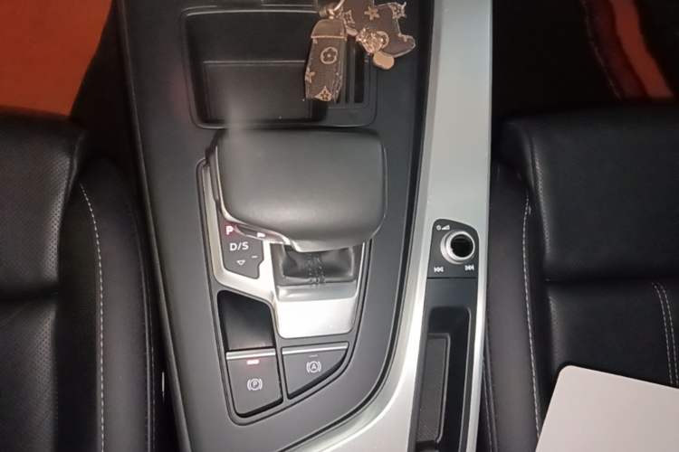Used Audi A4L 2022 40 TFSI Fashion Dynamic Model Gear Lever