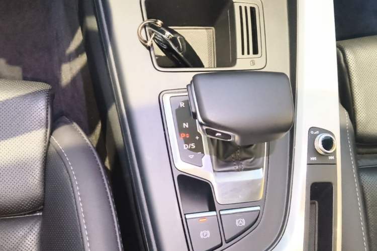 Used Audi A4L 2022 40 TFSI Fashion Dynamic Model Gear Lever