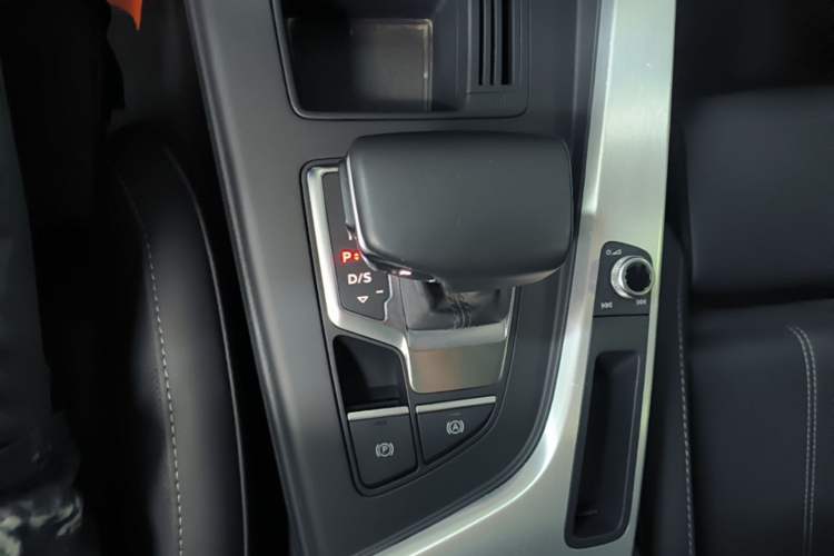 Used Audi A4L 2022 40 TFSI Fashion Dynamic Model Gear Lever