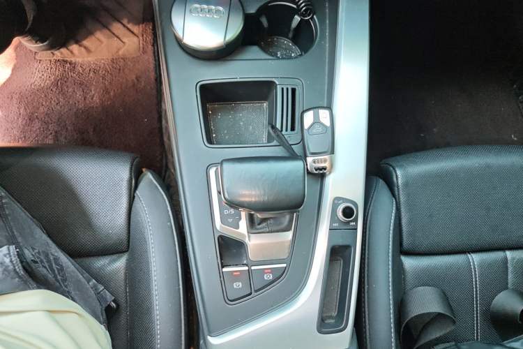 Used Audi A4L 2022 40 TFSI Fashion Dynamic Model Gear Lever