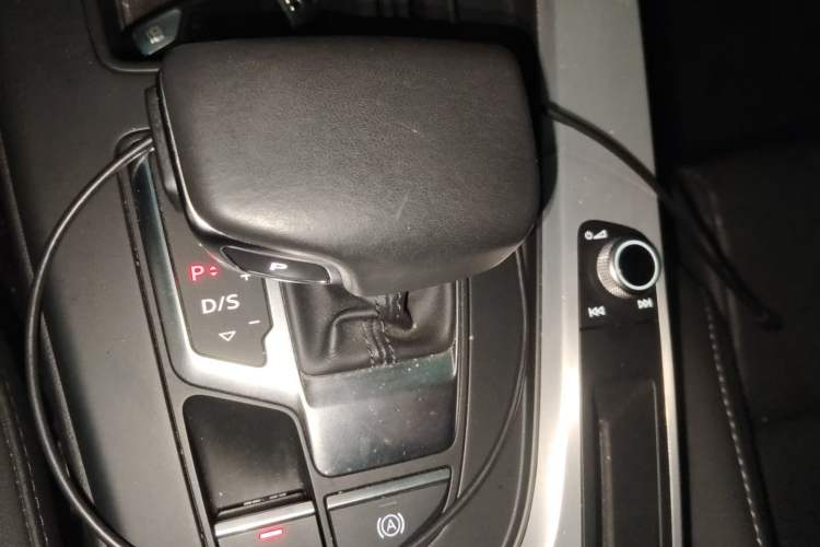 Used Audi A4L 2022 40 TFSI Fashion Dynamic Model Gear Lever