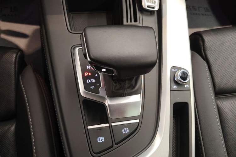 Used Audi A4L 2022 40 TFSI Luxury Dynamic Model Gear Lever