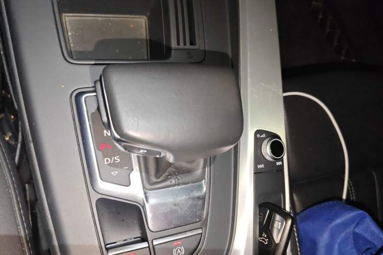 Used Audi A4L 2022 40 TFSI Fashion Dynamic Model Gear Lever