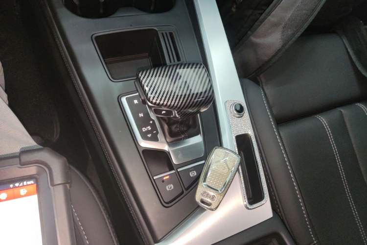 Used Audi A4L 2022 40 TFSI Luxury Dynamic Model Gear Lever