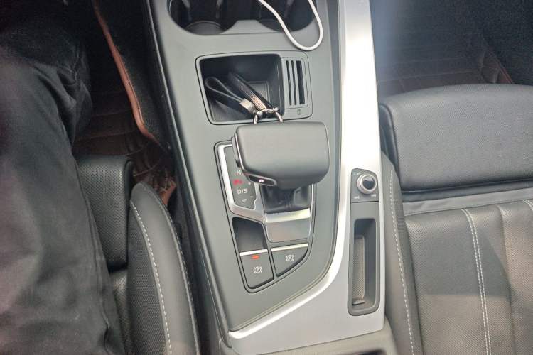 Used Audi A4L 2022 40 TFSI Fashion Dynamic Model Gear Lever