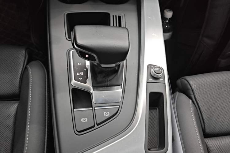 Used Audi A4L 2022 40 TFSI Fashion Dynamic Model Gear Lever