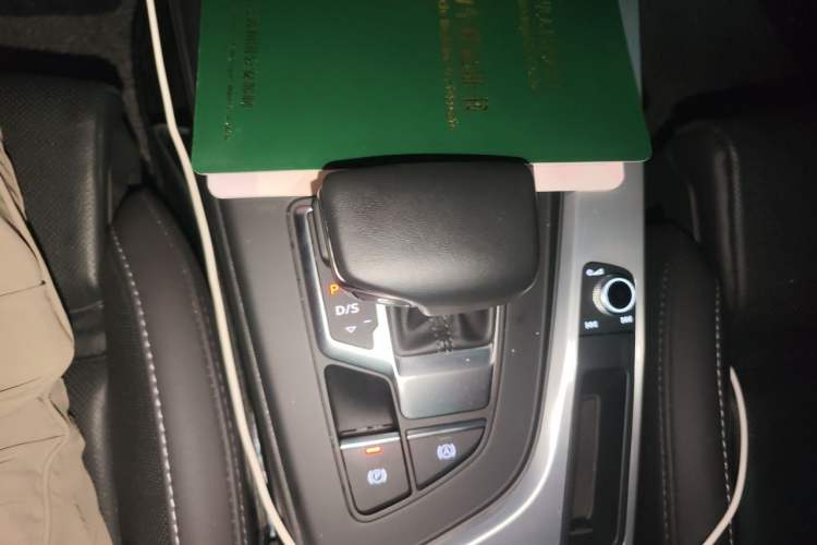 Used Audi A4L 2022 40 TFSI Fashion Dynamic Model Gear Lever