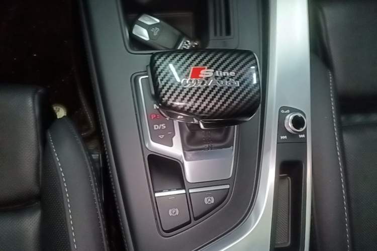 Used Audi A4L 2022 40 TFSI Luxury Dynamic Model Gear Lever