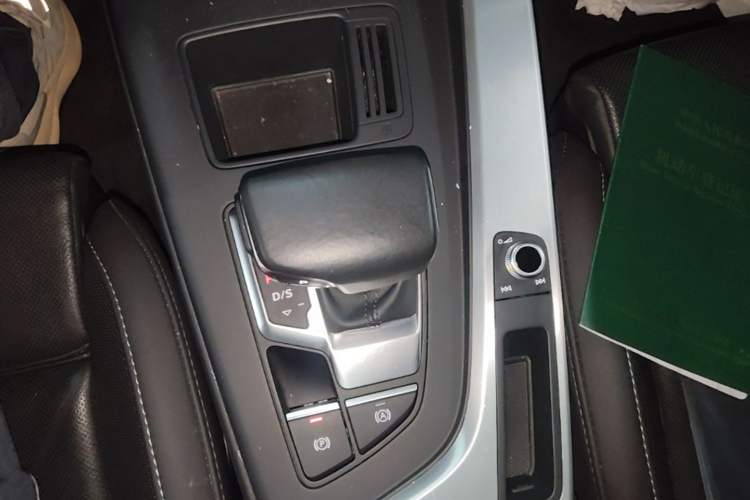 Used Audi A4L 2022 40 TFSI Fashion Dynamic Model Gear Lever