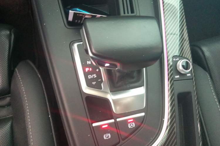 Used Audi A4L 2022 40 TFSI Fashion Dynamic Model Gear Lever