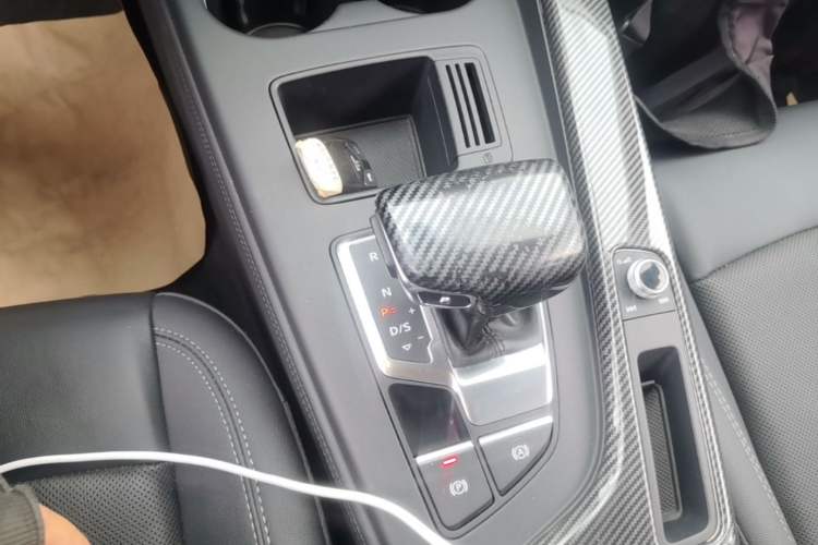 Used Audi A4L 2022 40 TFSI Stylish and Elegant Edition Gear Lever