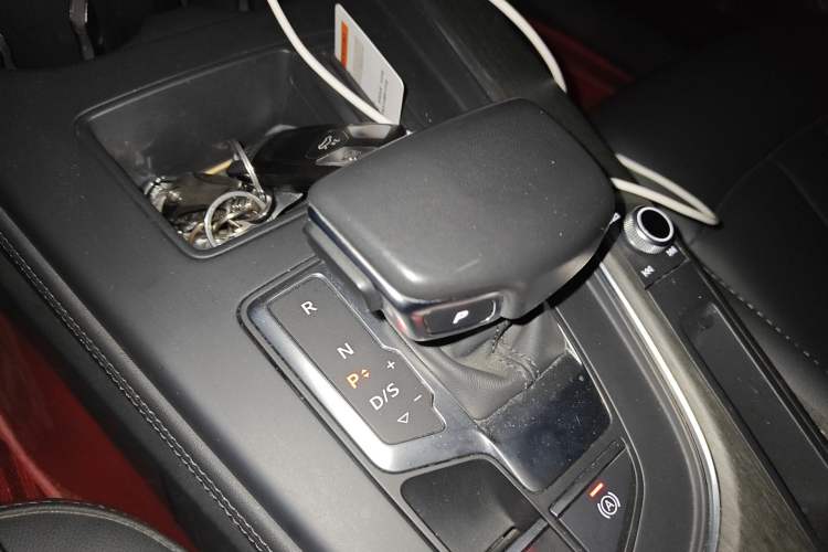 Used Audi A4L 2022 40 TFSI Stylish and Elegant Edition Gear Lever
