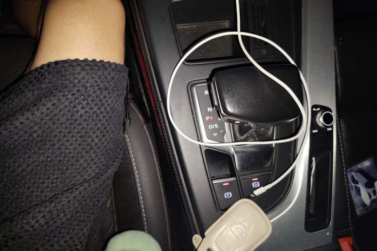 Used Audi A4L 2022 40 TFSI Luxury Dynamic Model Gear Lever