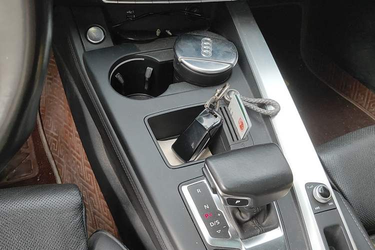 Used Audi A4L 2022 40 TFSI Luxury Dynamic Model Gear Lever