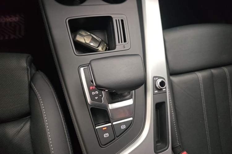 Used Audi A4L 2022 40 TFSI Luxury Dynamic Model Gear Lever