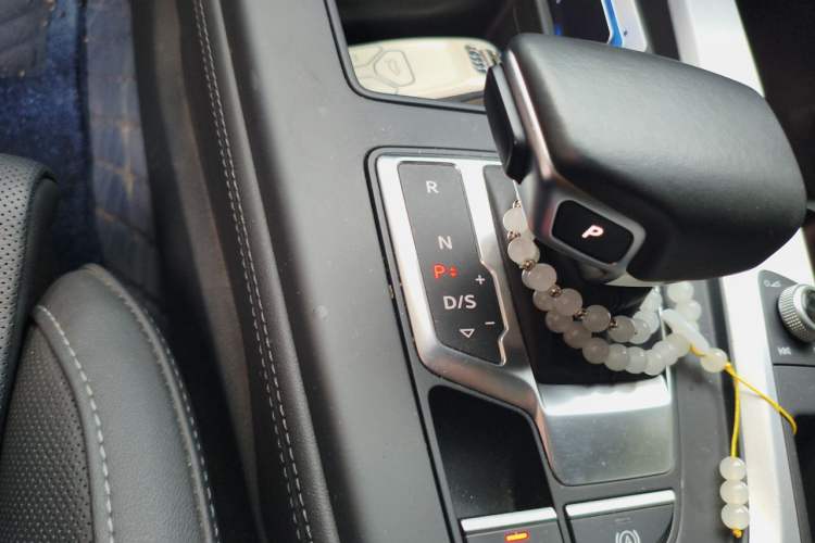 Used Audi A4L 2022 40 TFSI Luxury Dynamic Model Gear Lever