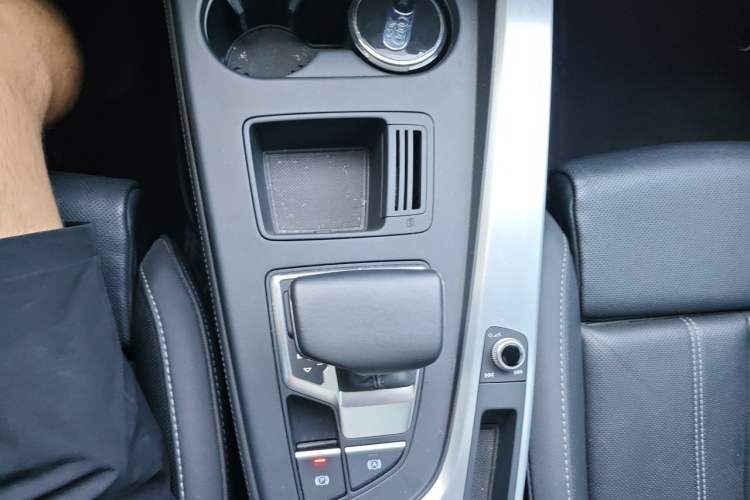 Used Audi A4L 2022 40 TFSI Luxury Dynamic Model Gear Lever