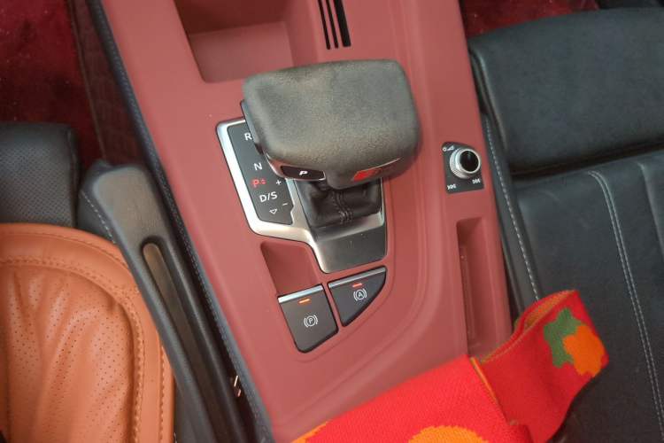 Used Audi A4L 2022 40 TFSI Luxury Dynamic Model Gear Lever